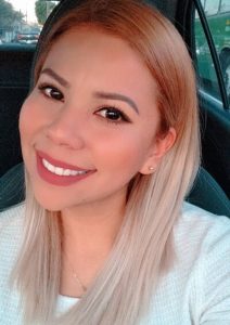 mexicana chica en la coche mexicana chica en la coche